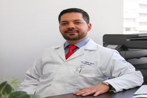 uno de los mejores oculistas en México, el Dr. Alberto Rocha