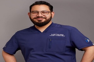 uno de los mejores ortopedistas de rodilla, el Dr. Daniel Romero Gamboa