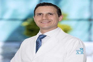 de los cirujanos de blefaroplastia en México, foto del cirujano Dr. Diego Colín Vega