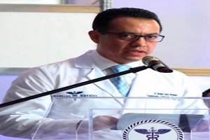 Dr. Enrique López, ortopedista