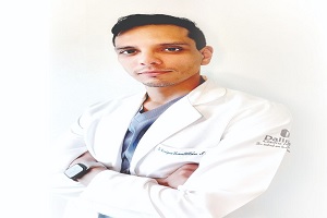 uno de los mejores cirujanos vasculares en México, foto del Dr. Enrique Santillán Aguayo