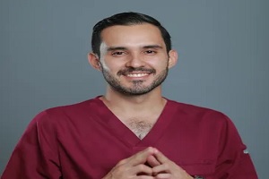 el Dr. Jorge Carrillo, cirujano plástico