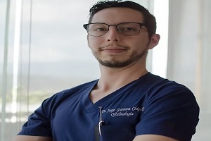 uno de los mejores oculistas en México, el Dr. Jorge Guevara Chipolini