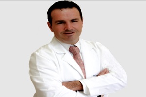 de los cirujanos de blefaroplastia en México, foto del cirujano Dr. José Luis Tovilla Canales