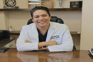 uno de los cirujanos de tiroides en México, foto del Dr. Marcos Morales Polanco