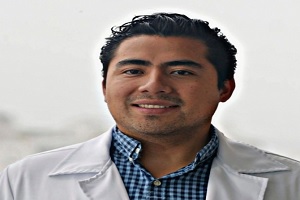 uno de los mejores cirujanos vasculares en México, foto del Dr. Paris Martinez Sosa