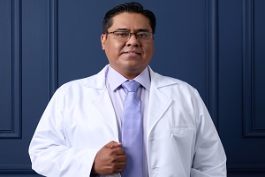 uno de los cirujanos de tiroides en México, foto del Dr. Rolando Oscar Llano Guzmán