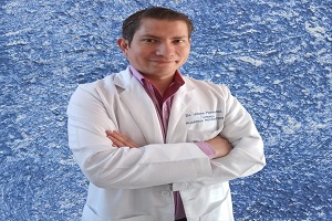 de los cirujanos de blefaroplastia en México, foto del cirujano Dr. Ulises Flores Hernández