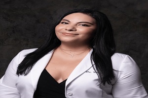 foto de la Dra. Cinthya Paola Reyes Enriquez, tricóloga