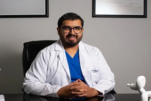 uno de los mejores médicos digestivos de México, foto del Dr. Enoc Goudet Vertiz
