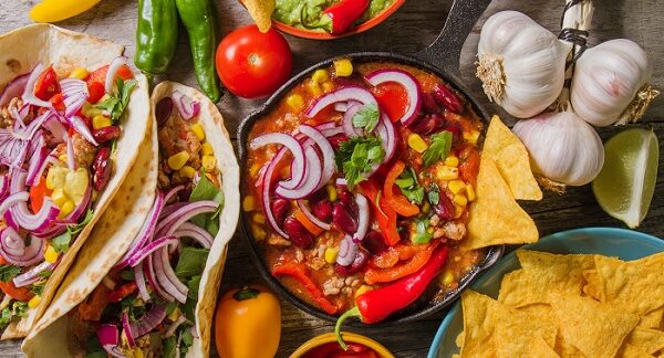 cursos de cocina tradicional - varios platos típicos mexicanos, dispuestos en una mesa