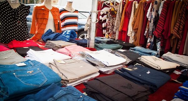 tiendas de ropa vintage - ropa de segunda mano de varios colores