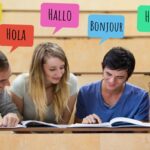 empresas de cursos de idiomas - alumnos estudiando idiomas en una academia